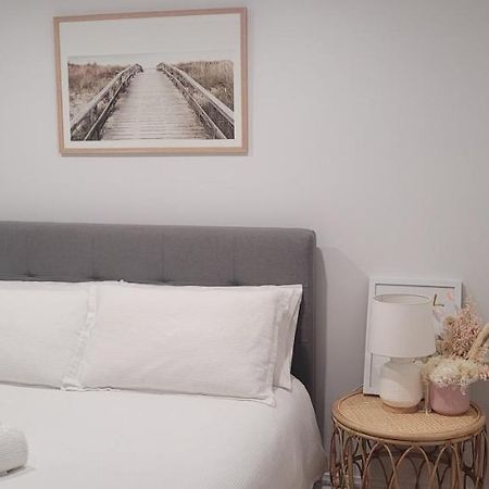Boutique Beach House In The Heart Of St. Kilda เมลเบิร์น ภายนอก รูปภาพ