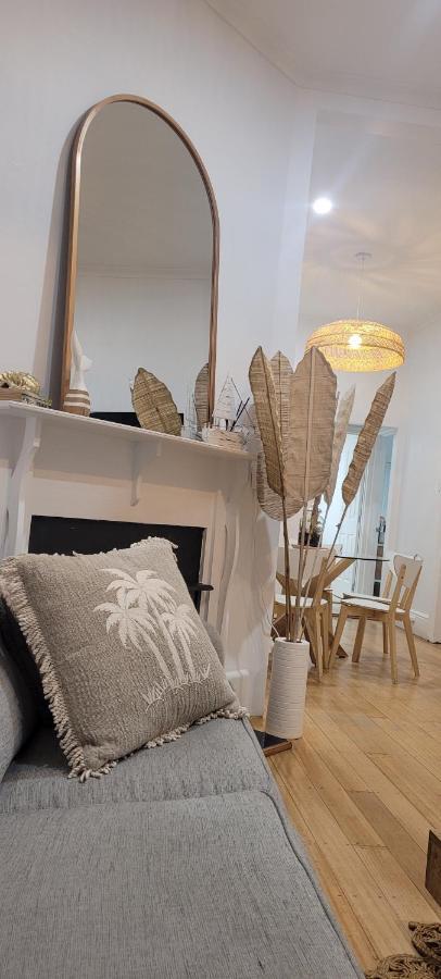 Boutique Beach House In The Heart Of St. Kilda เมลเบิร์น ภายนอก รูปภาพ