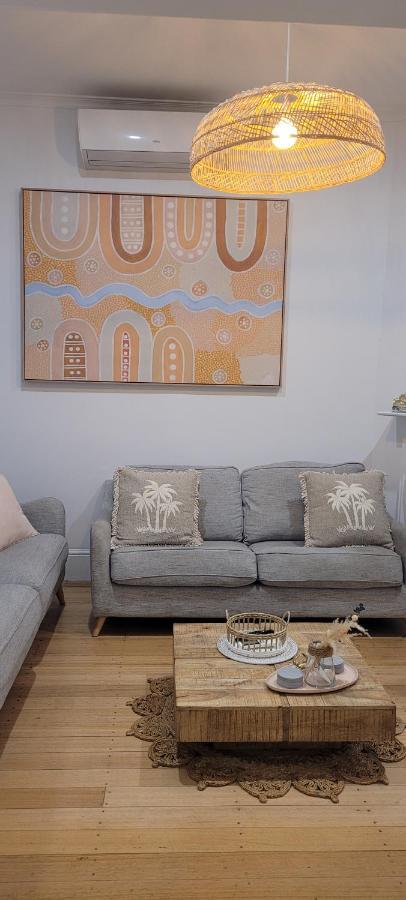 Boutique Beach House In The Heart Of St. Kilda เมลเบิร์น ภายนอก รูปภาพ