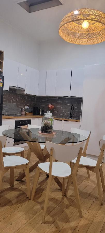 Boutique Beach House In The Heart Of St. Kilda เมลเบิร์น ภายนอก รูปภาพ